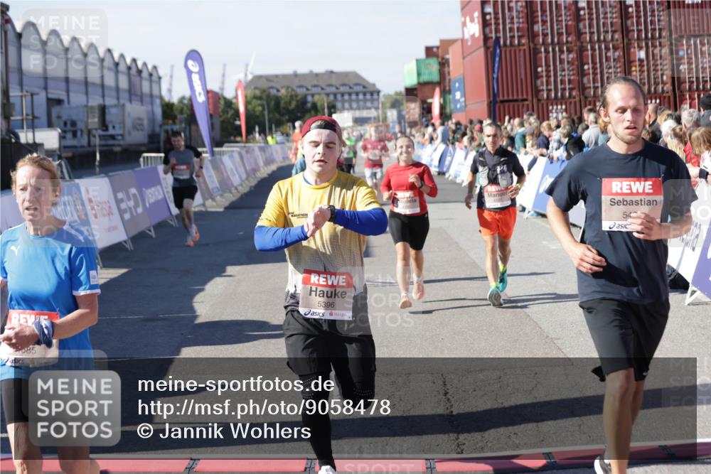 03.10.2025 - Köhlbrandbrückenlauf Jannik Wohlers http://msf.ph/oto/9058478 03.10.2025 13:11:55 Ziel 4100, 4101, 4469, 4685, 5097, 5396, 5426, 5910, 5911, 6033, 6048, 6049, 6622, 6763, 6796 meine-sportfotos.de