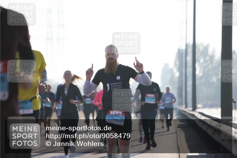03.10.2025 - Köhlbrandbrückenlauf Jannik Wohlers http://msf.ph/oto/9058479 03.10.2025 09:14:02 Position 3 182, 3335 meine-sportfotos.de