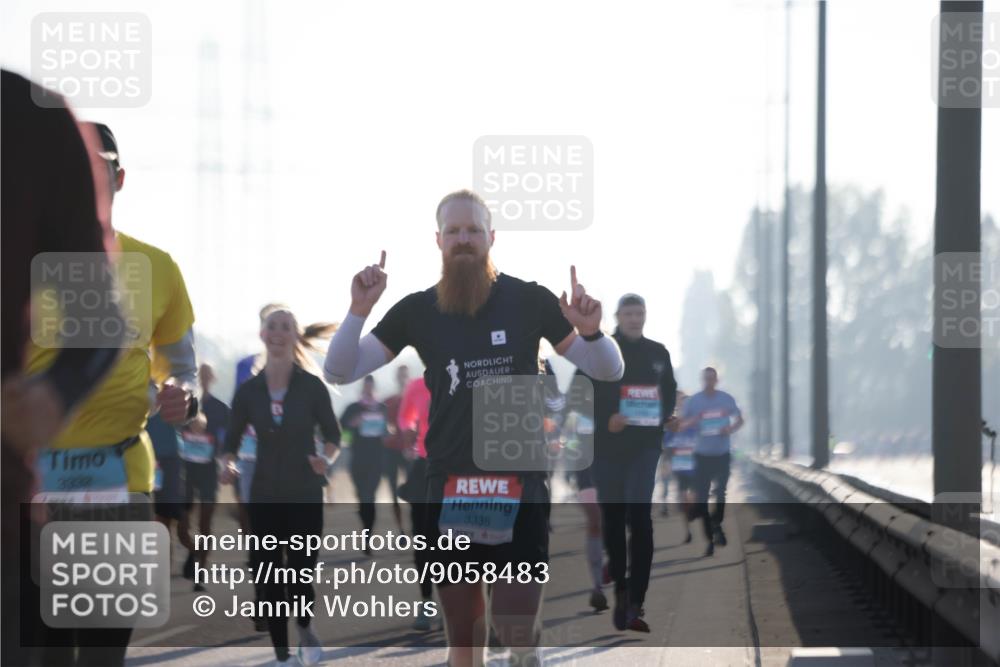 03.10.2025 - Köhlbrandbrückenlauf Jannik Wohlers http://msf.ph/oto/9058483 03.10.2025 09:14:02 Position 3 3882, 3335 meine-sportfotos.de