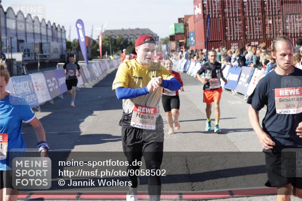 03.10.2025 - Köhlbrandbrückenlauf Jannik Wohlers http://msf.ph/oto/9058502 03.10.2025 13:11:55 Ziel 4100, 4101, 4469, 4685, 5097, 5396, 5426, 5910, 5911, 6033, 6048, 6049, 6622, 6763, 6796 meine-sportfotos.de