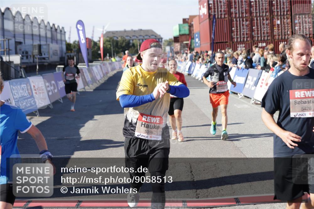 03.10.2025 - Köhlbrandbrückenlauf Jannik Wohlers http://msf.ph/oto/9058513 03.10.2025 13:11:55 Ziel 4100, 4101, 4469, 4685, 5097, 5396, 5426, 5910, 5911, 6033, 6048, 6049, 6622, 6763, 6796 meine-sportfotos.de