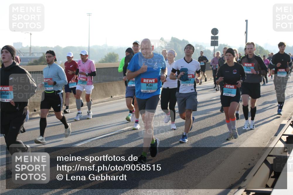 03.10.2025 - Köhlbrandbrückenlauf Lena Gebhardt http://msf.ph/oto/9058515 03.10.2025 09:18:28 Position 1 3655, 3250, 1516, 3842, 1623 meine-sportfotos.de
