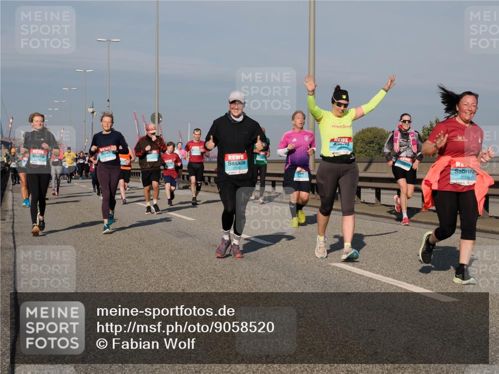 03.10.2025 - Köhlbrandbrückenlauf Fabian Wolf http://msf.ph/oto/9058520 03.10.2025 10:04:26 Position 3 2072, 2907, 2008 meine-sportfotos.de