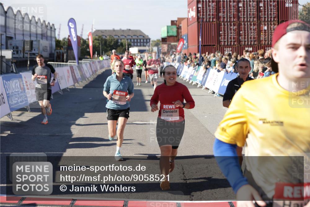 03.10.2025 - Köhlbrandbrückenlauf Jannik Wohlers http://msf.ph/oto/9058521 03.10.2025 13:11:56 Ziel 4100, 4101, 4469, 4685, 5097, 5396, 5426, 5910, 5911, 6033, 6048, 6049, 6622, 6763, 6796 meine-sportfotos.de