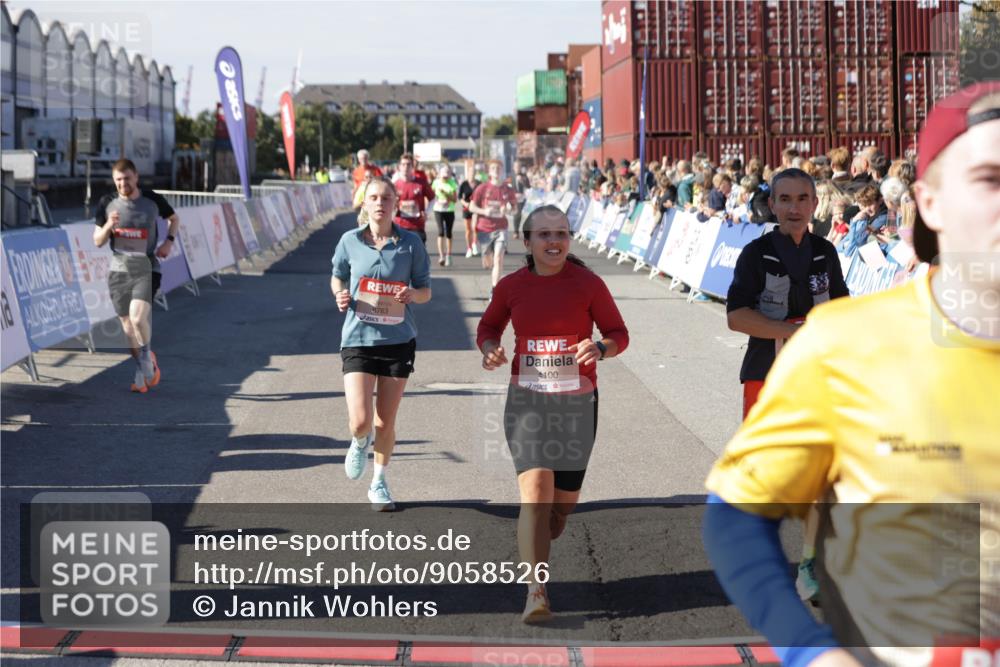 03.10.2025 - Köhlbrandbrückenlauf Jannik Wohlers http://msf.ph/oto/9058526 03.10.2025 13:11:56 Ziel 4100, 4101, 4469, 4685, 5097, 5396, 5426, 5910, 5911, 6033, 6048, 6049, 6622, 6763, 6796 meine-sportfotos.de
