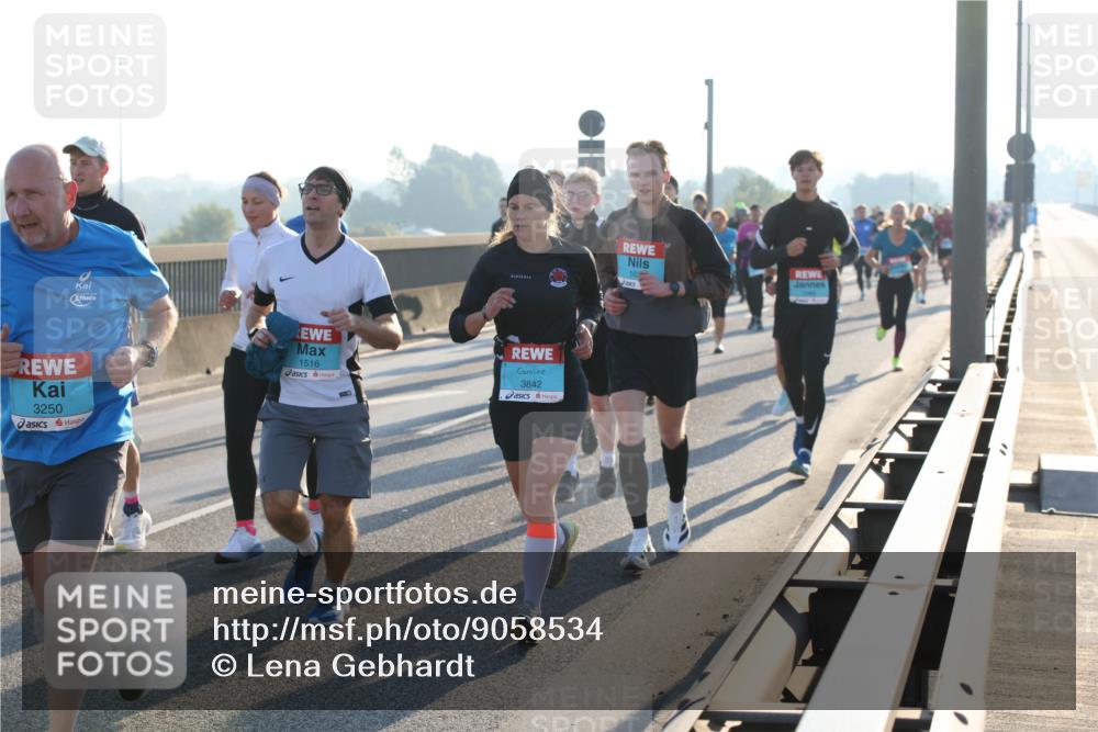 03.10.2025 - Köhlbrandbrückenlauf Lena Gebhardt http://msf.ph/oto/9058534 03.10.2025 09:18:29 Position 1 3250, 1516, 3842, 162 meine-sportfotos.de