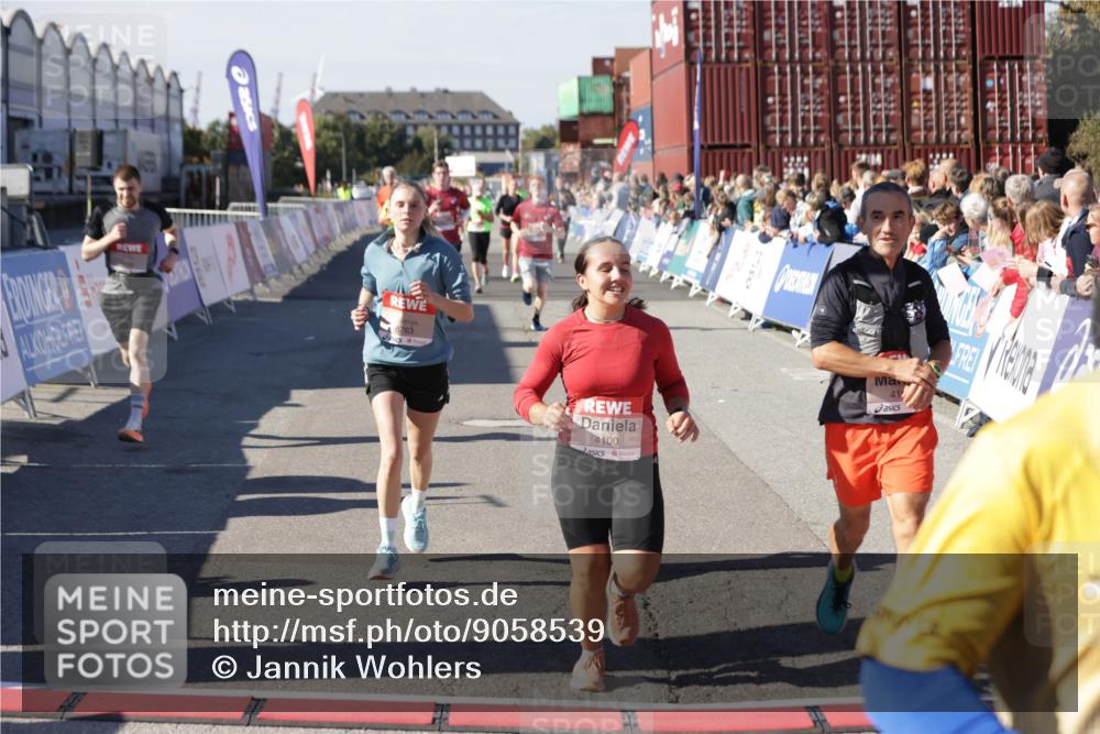 03.10.2025 - Köhlbrandbrückenlauf Jannik Wohlers http://msf.ph/oto/9058539 03.10.2025 13:11:56 Ziel 4100, 4101, 4469, 4685, 5097, 5396, 5426, 5910, 5911, 6033, 6048, 6049, 6622, 6763, 6796 meine-sportfotos.de