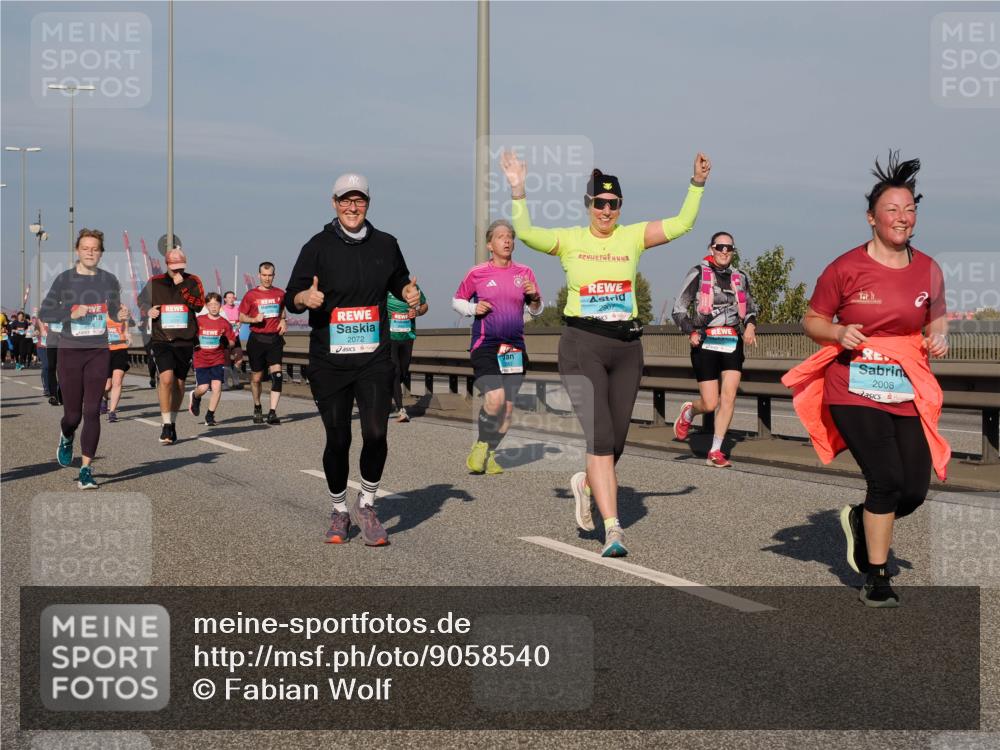03.10.2025 - Köhlbrandbrückenlauf Fabian Wolf http://msf.ph/oto/9058540 03.10.2025 10:04:26 Position 3 2072, 2907, 2008 meine-sportfotos.de