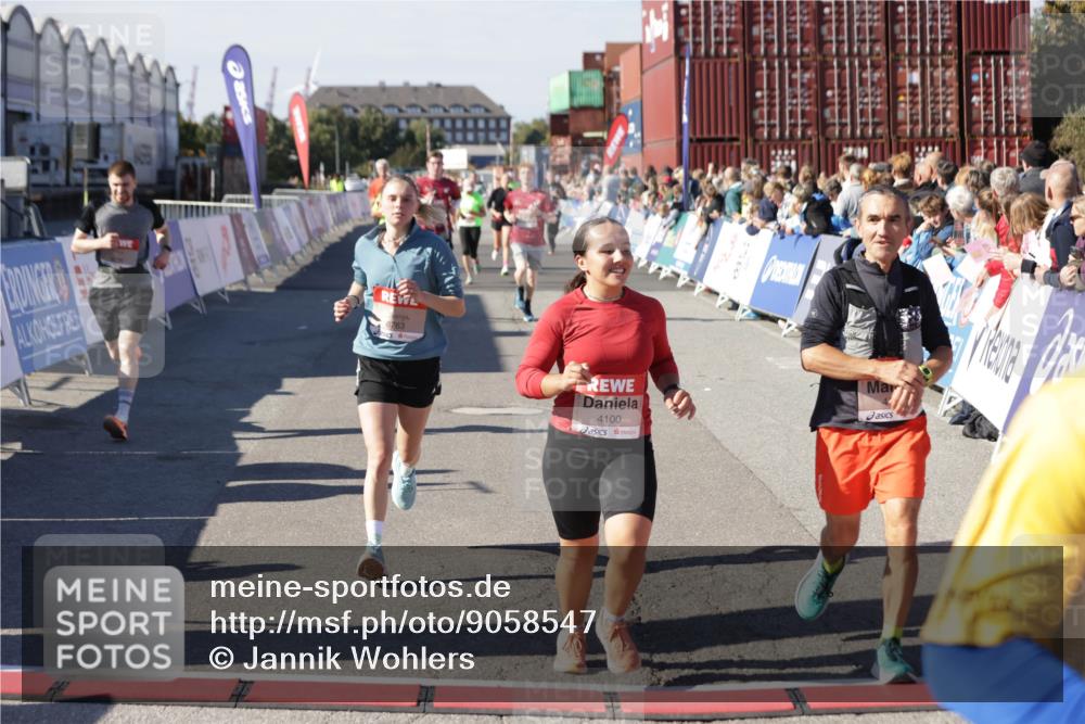 03.10.2025 - Köhlbrandbrückenlauf Jannik Wohlers http://msf.ph/oto/9058547 03.10.2025 13:11:56 Ziel 4100, 4101, 4469, 4685, 5097, 5396, 5426, 5910, 5911, 6033, 6048, 6049, 6622, 6763, 6796 meine-sportfotos.de