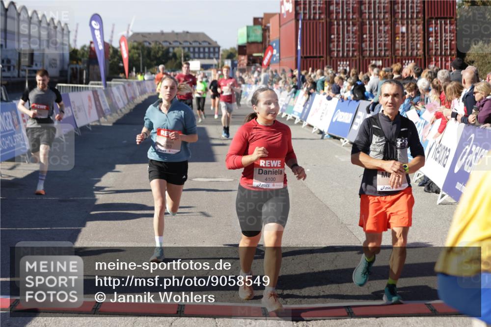 03.10.2025 - Köhlbrandbrückenlauf Jannik Wohlers http://msf.ph/oto/9058549 03.10.2025 13:11:56 Ziel 4100, 4101, 4469, 4685, 5097, 5396, 5426, 5910, 5911, 6033, 6048, 6049, 6622, 6763, 6796 meine-sportfotos.de