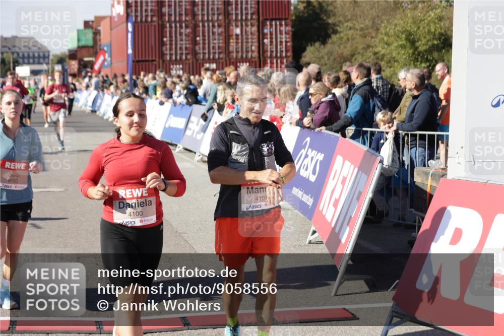 03.10.2025 - Köhlbrandbrückenlauf Jannik Wohlers http://msf.ph/oto/9058556 03.10.2025 13:11:57 Ziel 4100, 4101, 4469, 4685, 5097, 5396, 5426, 5910, 5911, 5927, 6033, 6048, 6049, 6763, 6796 meine-sportfotos.de