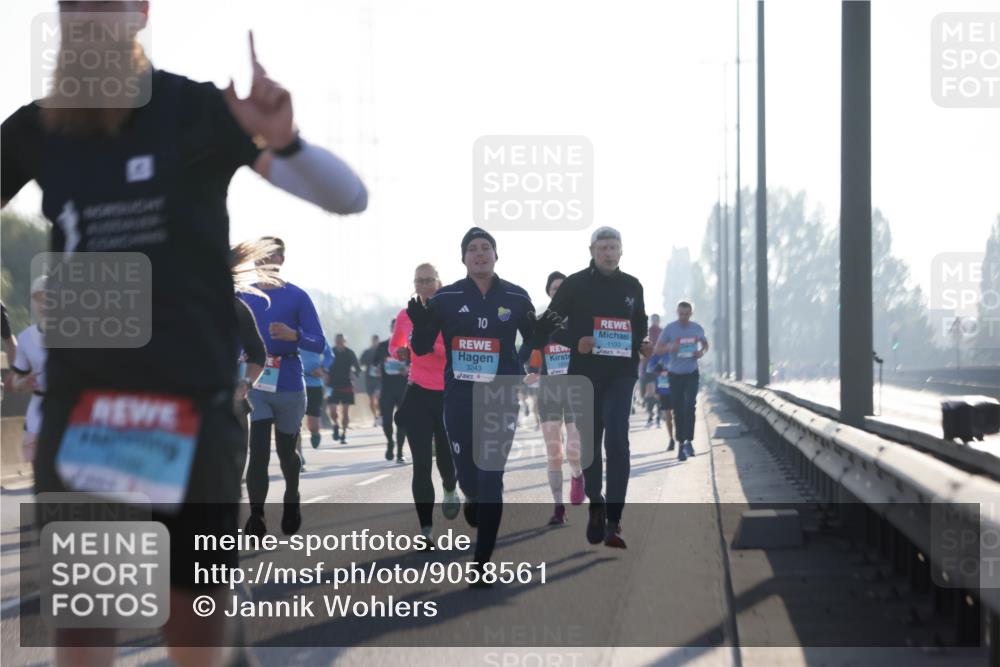 03.10.2025 - Köhlbrandbrückenlauf Jannik Wohlers http://msf.ph/oto/9058561 03.10.2025 09:14:05 Position 3 10, 3243, 1133 meine-sportfotos.de