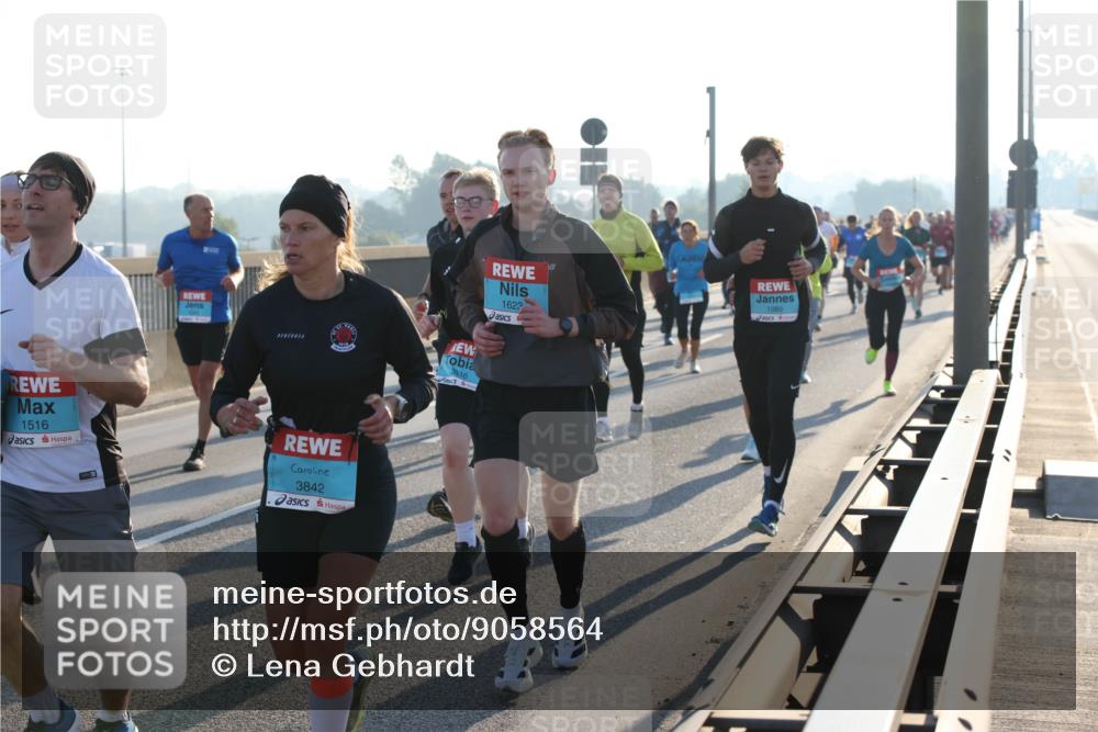 03.10.2025 - Köhlbrandbrückenlauf Lena Gebhardt http://msf.ph/oto/9058564 03.10.2025 09:18:30 Position 1 1516, 3842, 1623, 1089, 3516 meine-sportfotos.de