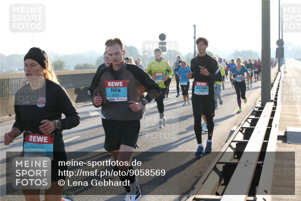 03.10.2025 - Köhlbrandbrückenlauf Lena Gebhardt http://msf.ph/oto/9058569 03.10.2025 09:18:30 Position 1 3842, 1623, 1089 meine-sportfotos.de