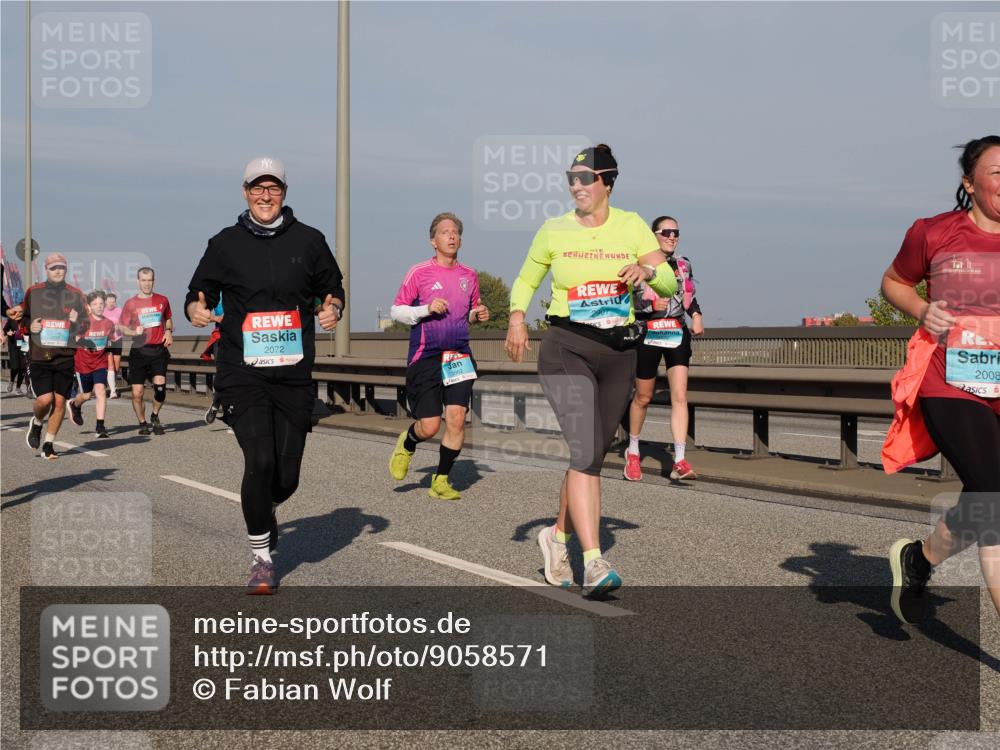03.10.2025 - Köhlbrandbrückenlauf Fabian Wolf http://msf.ph/oto/9058571 03.10.2025 10:04:27 Position 3 2072, 3562, 2008 meine-sportfotos.de