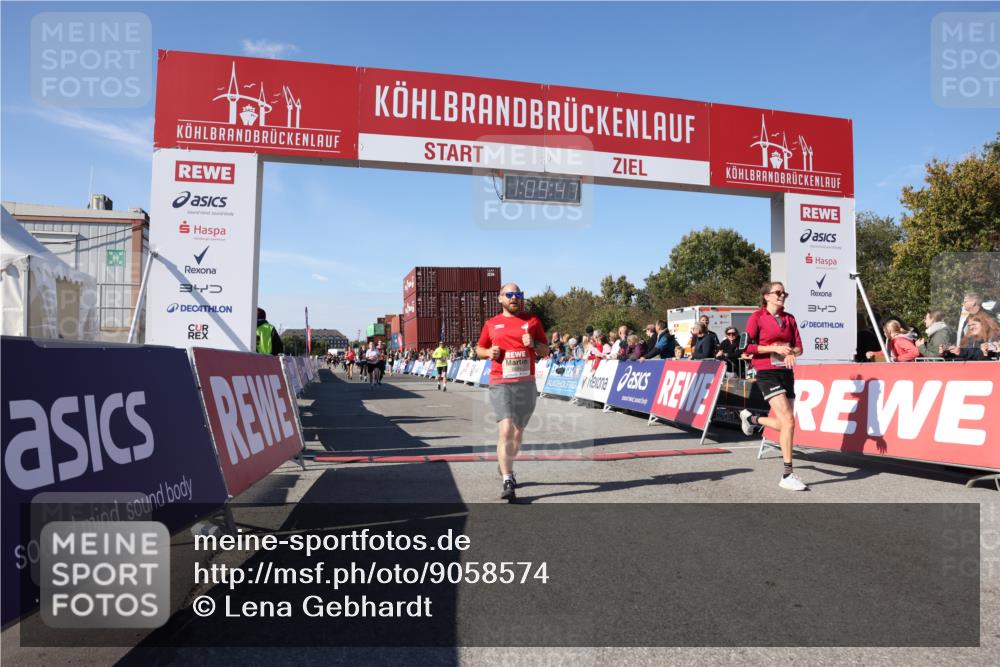 03.10.2025 - Köhlbrandbrückenlauf Lena Gebhardt http://msf.ph/oto/9058574 03.10.2025 13:09:47 Ziel 4262, 4502, 4614, 4625, 5520, 5941, 6308, 6659, 6803 meine-sportfotos.de