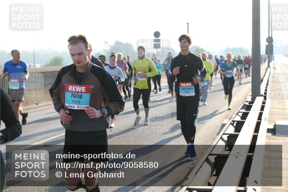 03.10.2025 - Köhlbrandbrückenlauf Lena Gebhardt http://msf.ph/oto/9058580 03.10.2025 09:18:31 Position 1 1623, 1089 meine-sportfotos.de