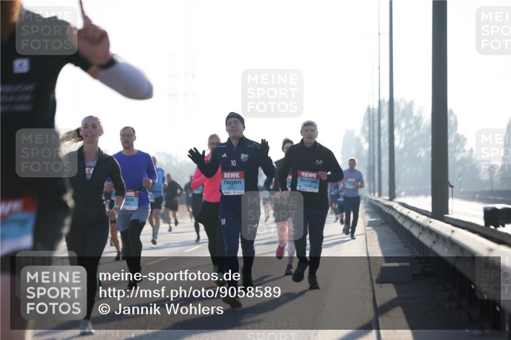 03.10.2025 - Köhlbrandbrückenlauf Jannik Wohlers http://msf.ph/oto/9058589 03.10.2025 09:14:05 Position 3 10, 3243, 1133 meine-sportfotos.de