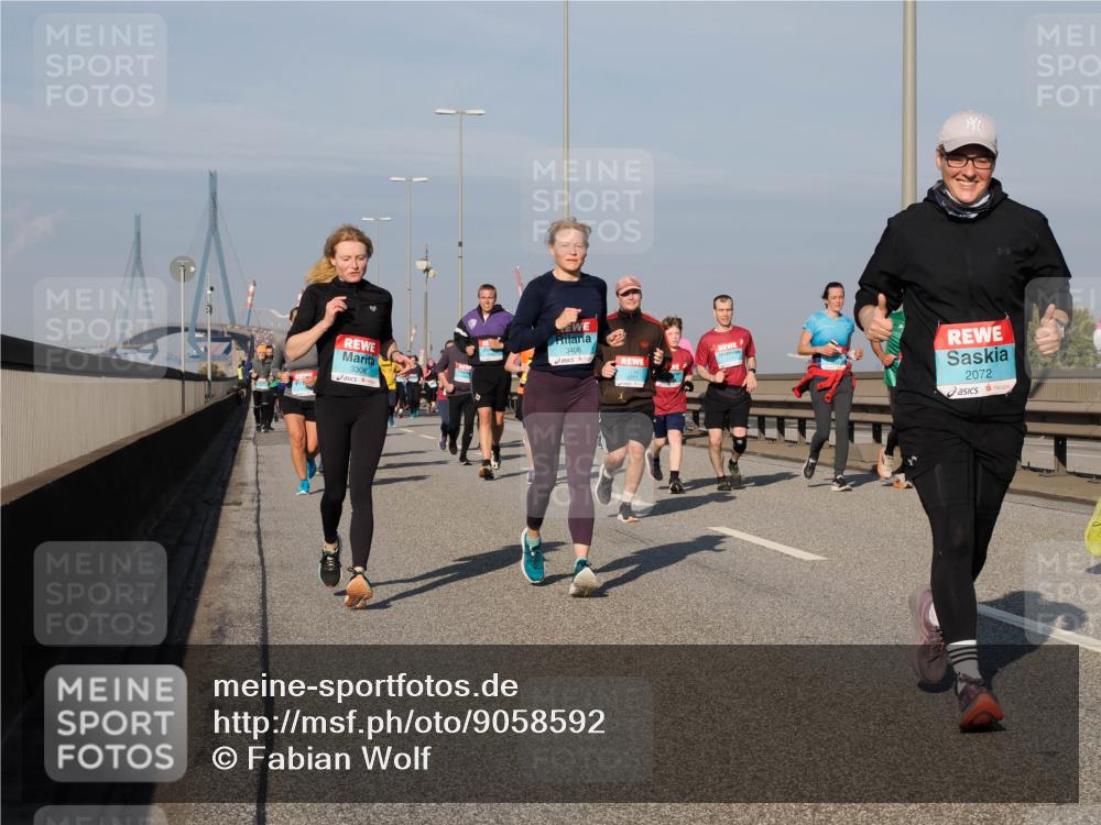 03.10.2025 - Köhlbrandbrückenlauf Fabian Wolf http://msf.ph/oto/9058592 03.10.2025 10:04:28 Position 3 3408, 3306, 2072 meine-sportfotos.de