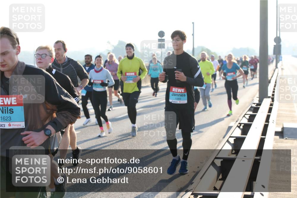 03.10.2025 - Köhlbrandbrückenlauf Lena Gebhardt http://msf.ph/oto/9058601 03.10.2025 09:18:31 Position 1 1623, 1089 meine-sportfotos.de