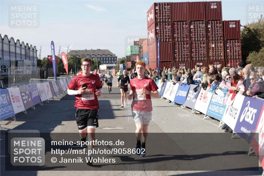 03.10.2025 - Köhlbrandbrückenlauf Jannik Wohlers http://msf.ph/oto/9058602 03.10.2025 13:12:00 Ziel 4100, 4101, 4176, 4685, 5396, 5426, 5856, 5910, 5911, 5927, 6033, 6048, 6049, 6184, 6763, 6796 meine-sportfotos.de