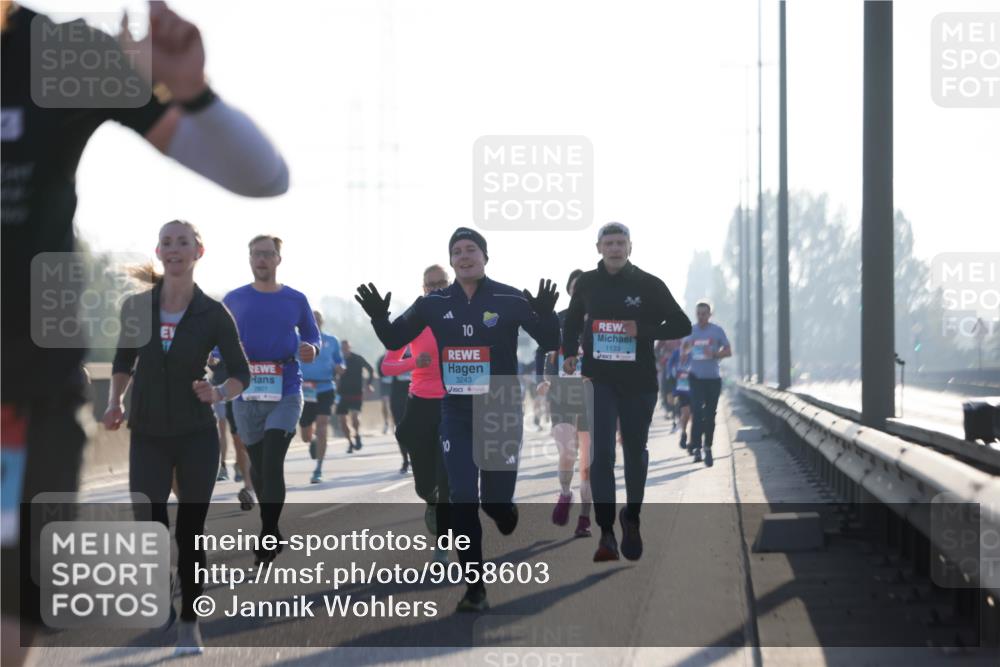 03.10.2025 - Köhlbrandbrückenlauf Jannik Wohlers http://msf.ph/oto/9058603 03.10.2025 09:14:05 Position 3 10, 3243, 1133 meine-sportfotos.de