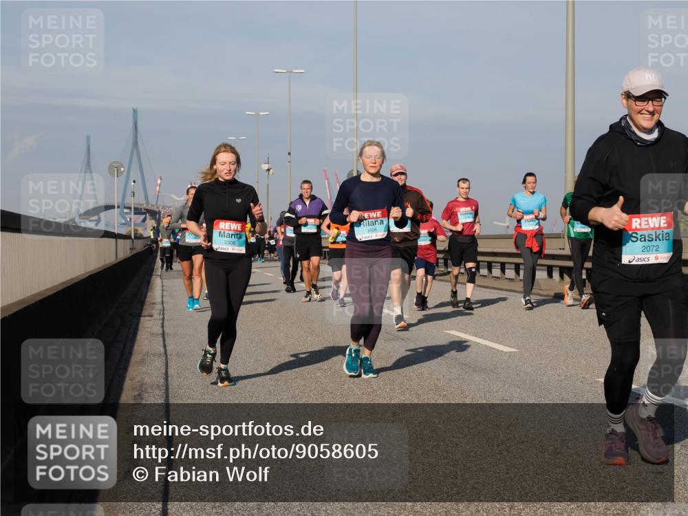 03.10.2025 - Köhlbrandbrückenlauf Fabian Wolf http://msf.ph/oto/9058605 03.10.2025 10:04:28 Position 3 3306, 3408, 2072 meine-sportfotos.de