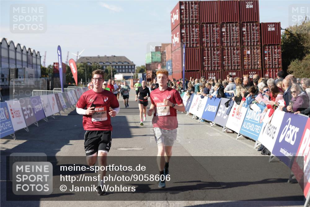 03.10.2025 - Köhlbrandbrückenlauf Jannik Wohlers http://msf.ph/oto/9058606 03.10.2025 13:12:00 Ziel 4100, 4101, 4176, 4685, 5396, 5426, 5856, 5910, 5911, 5927, 6033, 6048, 6049, 6184, 6763, 6796 meine-sportfotos.de