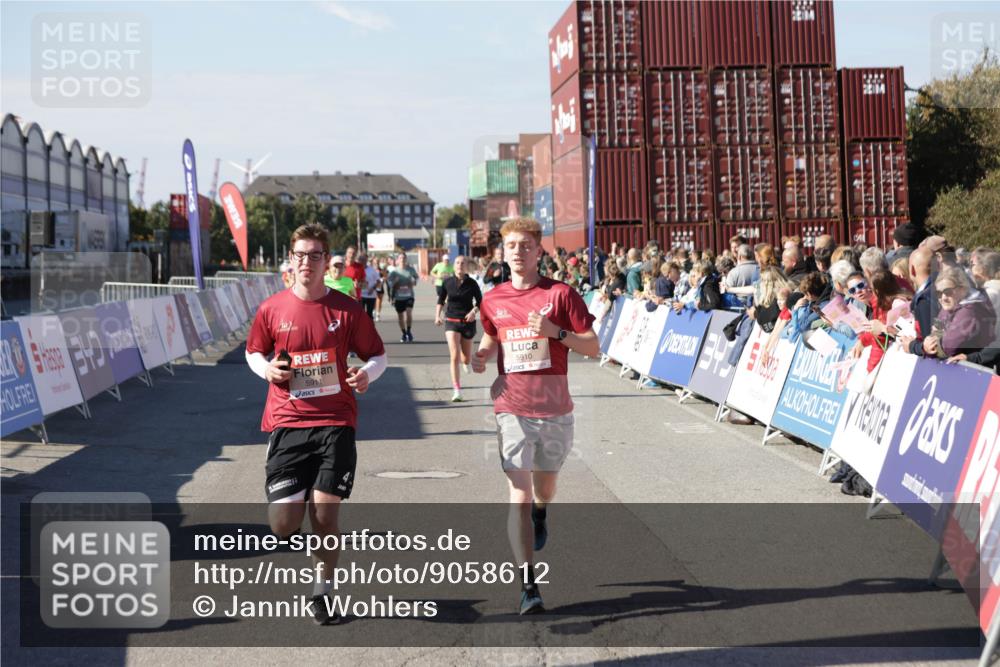 03.10.2025 - Köhlbrandbrückenlauf Jannik Wohlers http://msf.ph/oto/9058612 03.10.2025 13:12:00 Ziel 4100, 4101, 4176, 4685, 5396, 5426, 5856, 5910, 5911, 5927, 6033, 6048, 6049, 6184, 6763, 6796 meine-sportfotos.de
