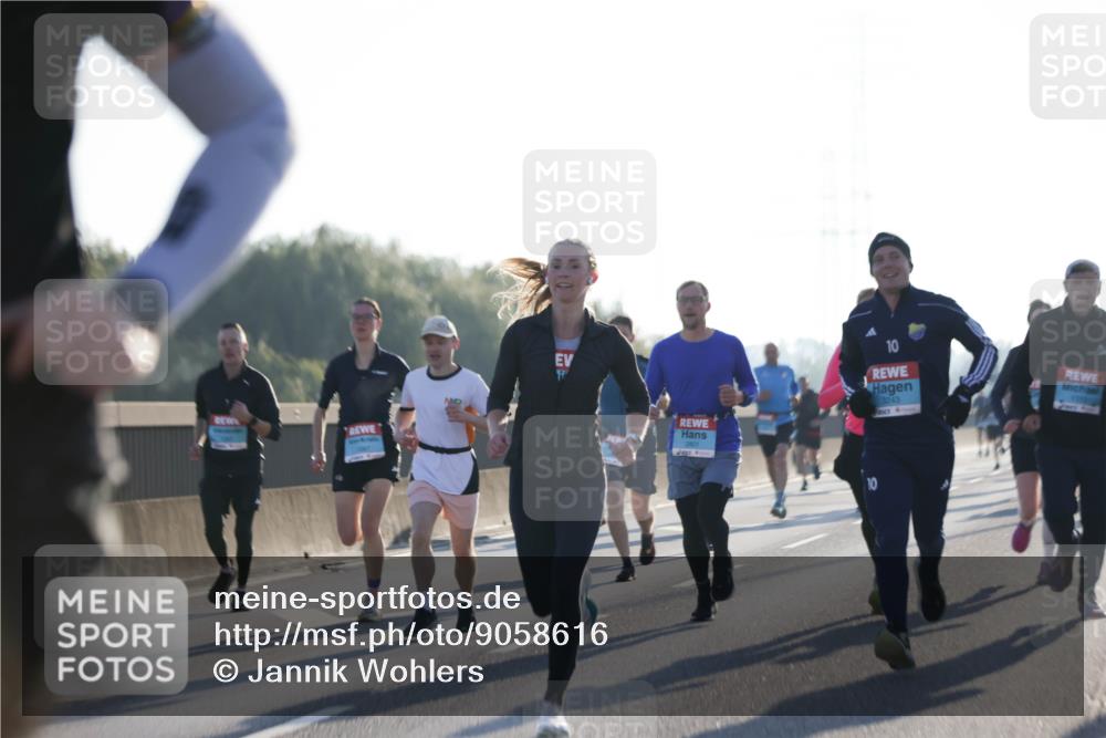 03.10.2025 - Köhlbrandbrückenlauf Jannik Wohlers http://msf.ph/oto/9058616 03.10.2025 09:14:06 Position 3 10, 3243 meine-sportfotos.de