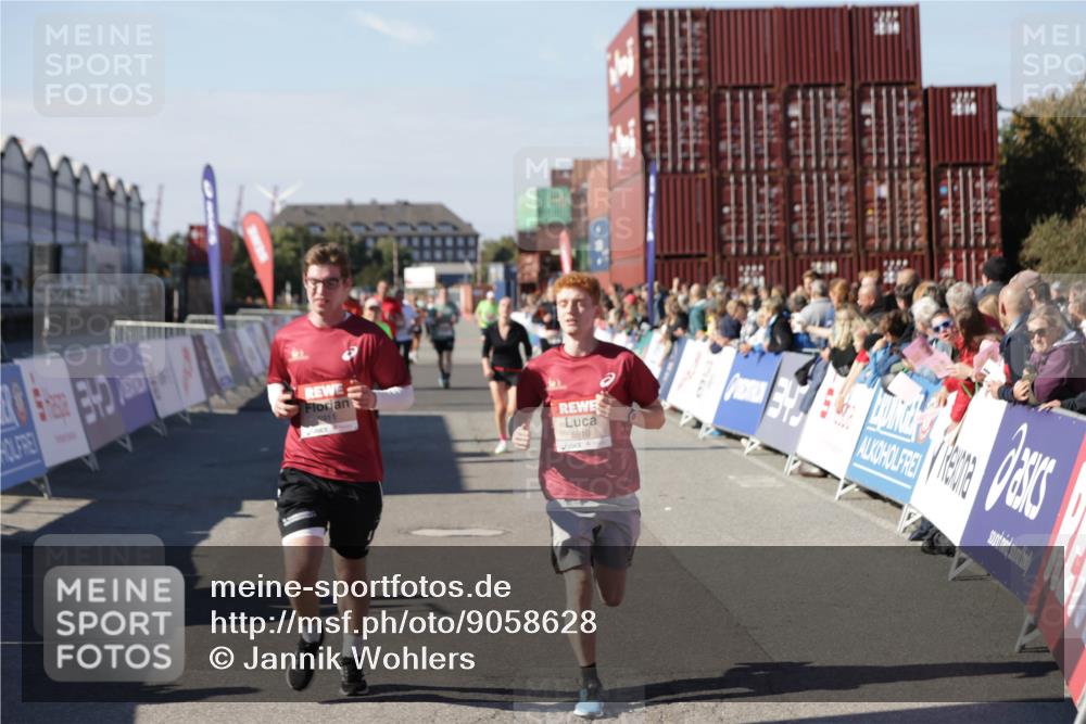 03.10.2025 - Köhlbrandbrückenlauf Jannik Wohlers http://msf.ph/oto/9058628 03.10.2025 13:12:00 Ziel 4100, 4101, 4176, 4685, 5396, 5426, 5856, 5910, 5911, 5927, 6033, 6048, 6049, 6184, 6763, 6796 meine-sportfotos.de