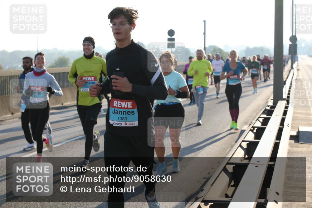 03.10.2025 - Köhlbrandbrückenlauf Lena Gebhardt http://msf.ph/oto/9058630 03.10.2025 09:18:32 Position 1 323, 1227, 1089 meine-sportfotos.de