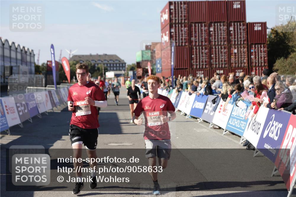 03.10.2025 - Köhlbrandbrückenlauf Jannik Wohlers http://msf.ph/oto/9058633 03.10.2025 13:12:00 Ziel 4100, 4101, 4176, 4685, 5396, 5426, 5856, 5910, 5911, 5927, 6033, 6048, 6049, 6184, 6763, 6796 meine-sportfotos.de