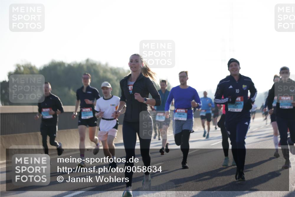 03.10.2025 - Köhlbrandbrückenlauf Jannik Wohlers http://msf.ph/oto/9058634 03.10.2025 09:14:06 Position 3 17, 10, 2801, 3243 meine-sportfotos.de