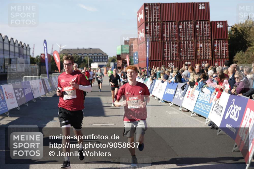 03.10.2025 - Köhlbrandbrückenlauf Jannik Wohlers http://msf.ph/oto/9058637 03.10.2025 13:12:00 Ziel 4100, 4101, 4176, 4685, 5396, 5426, 5856, 5910, 5911, 5927, 6033, 6048, 6049, 6184, 6763, 6796 meine-sportfotos.de