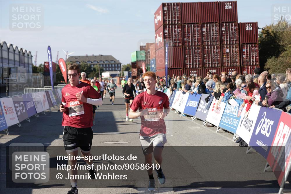 03.10.2025 - Köhlbrandbrückenlauf Jannik Wohlers http://msf.ph/oto/9058640 03.10.2025 13:12:00 Ziel 4100, 4101, 4176, 4685, 5396, 5426, 5856, 5910, 5911, 5927, 6033, 6048, 6049, 6184, 6763, 6796 meine-sportfotos.de