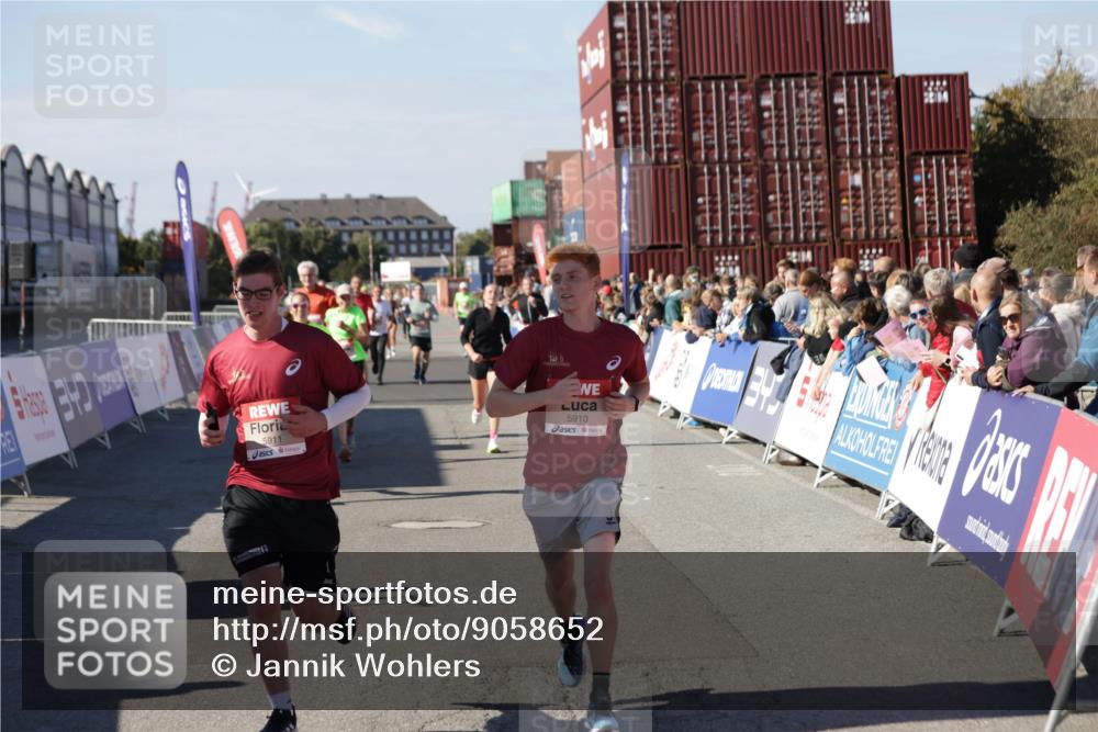 03.10.2025 - Köhlbrandbrückenlauf Jannik Wohlers http://msf.ph/oto/9058652 03.10.2025 13:12:01 Ziel 4100, 4101, 4176, 4468, 4685, 5396, 5426, 5856, 5910, 5911, 5927, 6033, 6048, 6049, 6184, 6763, 6796 meine-sportfotos.de