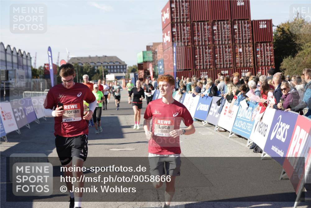 03.10.2025 - Köhlbrandbrückenlauf Jannik Wohlers http://msf.ph/oto/9058666 03.10.2025 13:12:01 Ziel 4100, 4101, 4176, 4468, 4685, 5396, 5426, 5856, 5910, 5911, 5927, 6033, 6048, 6049, 6184, 6763, 6796 meine-sportfotos.de