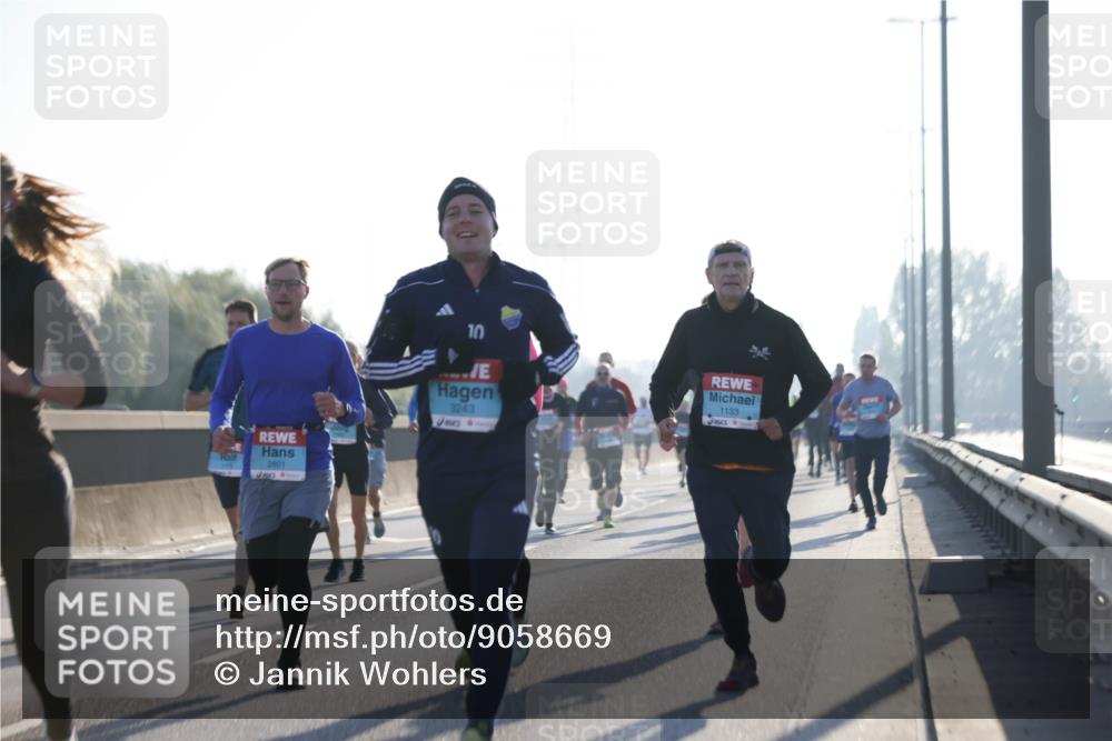 03.10.2025 - Köhlbrandbrückenlauf Jannik Wohlers http://msf.ph/oto/9058669 03.10.2025 09:14:07 Position 3 10, 3243, 1133, 2801 meine-sportfotos.de
