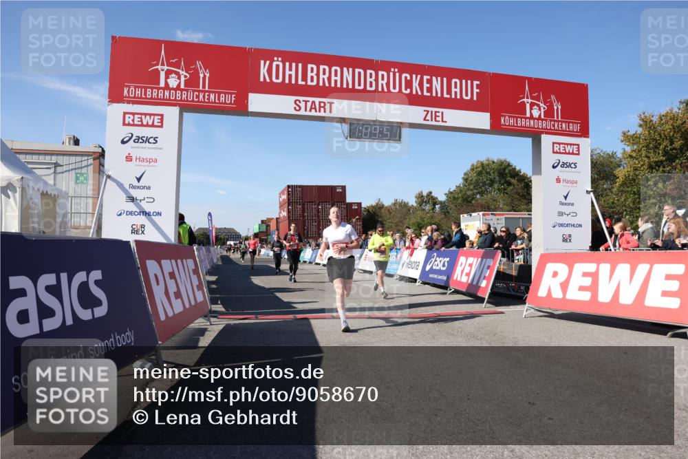03.10.2025 - Köhlbrandbrückenlauf Lena Gebhardt http://msf.ph/oto/9058670 03.10.2025 13:09:51 Ziel 4260, 4502, 4625, 4718, 4837, 5520, 5941, 6308, 6659, 6750, 6803 meine-sportfotos.de