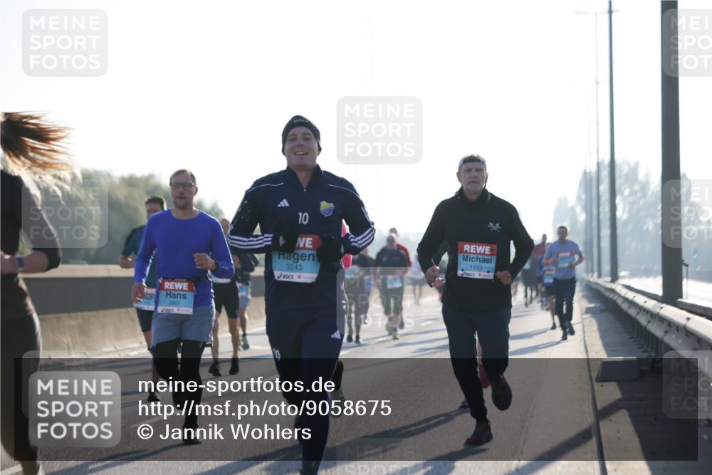 03.10.2025 - Köhlbrandbrückenlauf Jannik Wohlers http://msf.ph/oto/9058675 03.10.2025 09:14:07 Position 3 2801, 10, 3243, 1133 meine-sportfotos.de