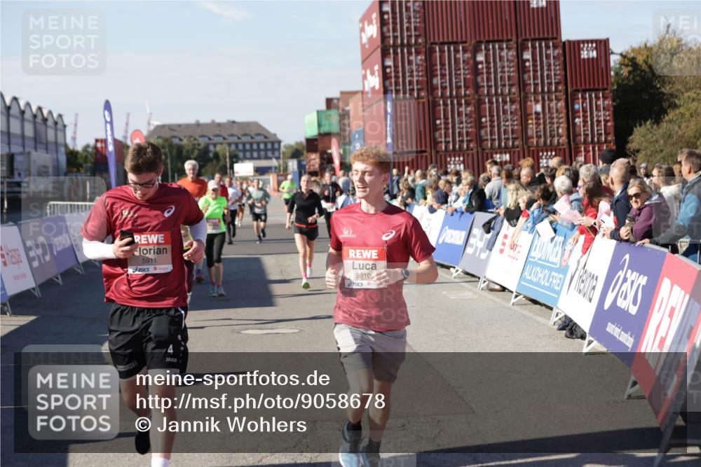 03.10.2025 - Köhlbrandbrückenlauf Jannik Wohlers http://msf.ph/oto/9058678 03.10.2025 13:12:01 Ziel 4100, 4101, 4176, 4468, 4685, 5396, 5426, 5856, 5910, 5911, 5927, 6033, 6048, 6049, 6184, 6763, 6796 meine-sportfotos.de