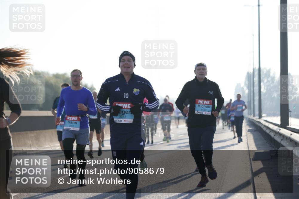 03.10.2025 - Köhlbrandbrückenlauf Jannik Wohlers http://msf.ph/oto/9058679 03.10.2025 09:14:07 Position 3 2801, 10, 3243, 10, 1133 meine-sportfotos.de