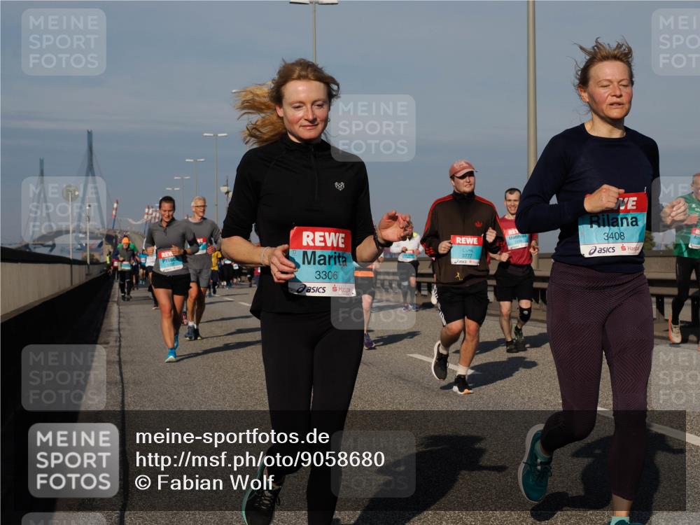 03.10.2025 - Köhlbrandbrückenlauf Fabian Wolf http://msf.ph/oto/9058680 03.10.2025 10:04:30 Position 3 3306, 3777, 3408 meine-sportfotos.de