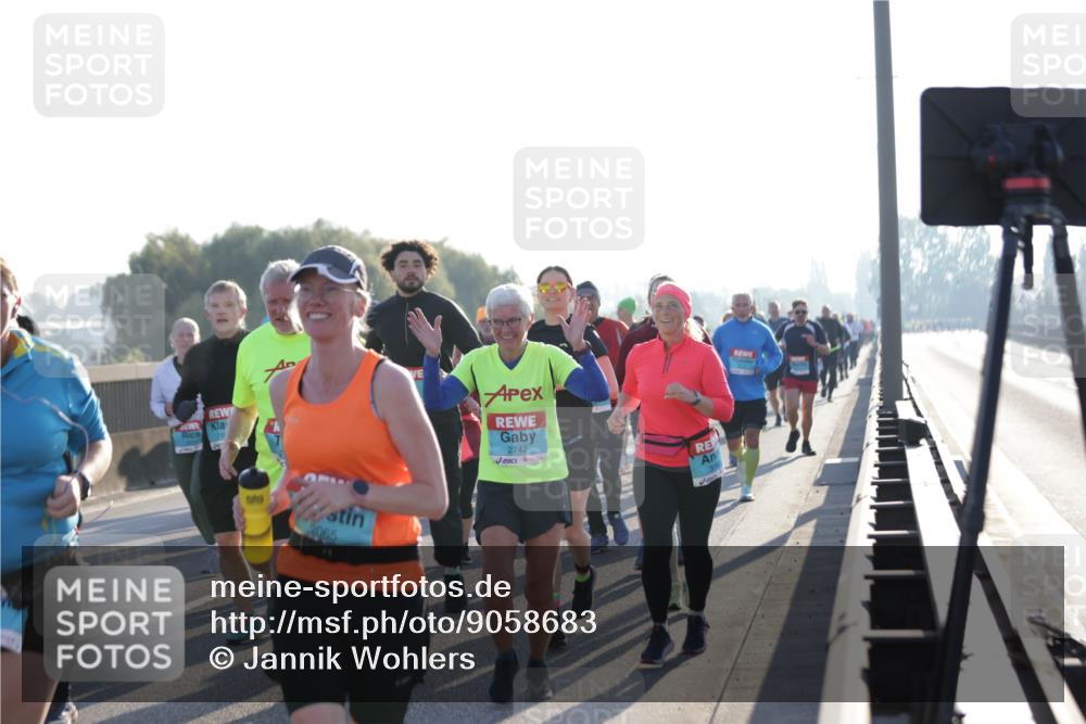 03.10.2025 - Köhlbrandbrückenlauf Jannik Wohlers http://msf.ph/oto/9058683 03.10.2025 09:21:54 Position 3 21, 2742, 3065 meine-sportfotos.de