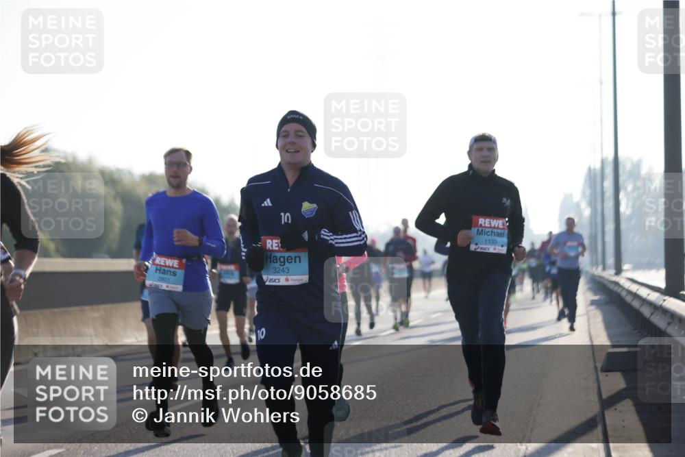 03.10.2025 - Köhlbrandbrückenlauf Jannik Wohlers http://msf.ph/oto/9058685 03.10.2025 09:14:07 Position 3 2801, 10, 3243, 10, 1133 meine-sportfotos.de