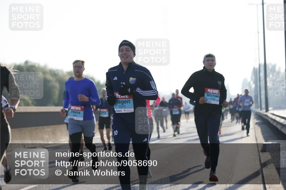 03.10.2025 - Köhlbrandbrückenlauf Jannik Wohlers http://msf.ph/oto/9058690 03.10.2025 09:14:07 Position 3 2801, 3243, 10, 1133 meine-sportfotos.de