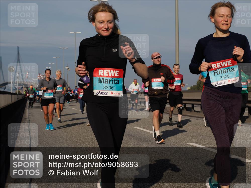 03.10.2025 - Köhlbrandbrückenlauf Fabian Wolf http://msf.ph/oto/9058693 03.10.2025 10:04:30 Position 3 3306, 3777, 3408 meine-sportfotos.de