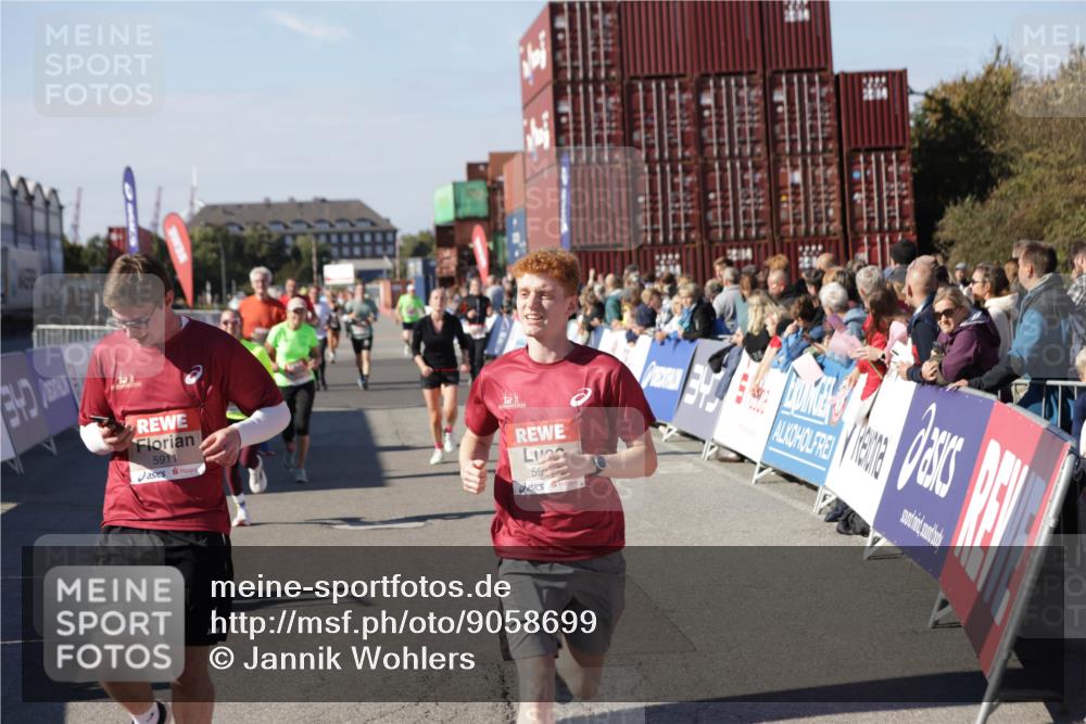 03.10.2025 - Köhlbrandbrückenlauf Jannik Wohlers http://msf.ph/oto/9058699 03.10.2025 13:12:01 Ziel 4100, 4101, 4176, 4468, 4685, 5396, 5426, 5856, 5910, 5911, 5927, 6033, 6048, 6049, 6184, 6763, 6796 meine-sportfotos.de