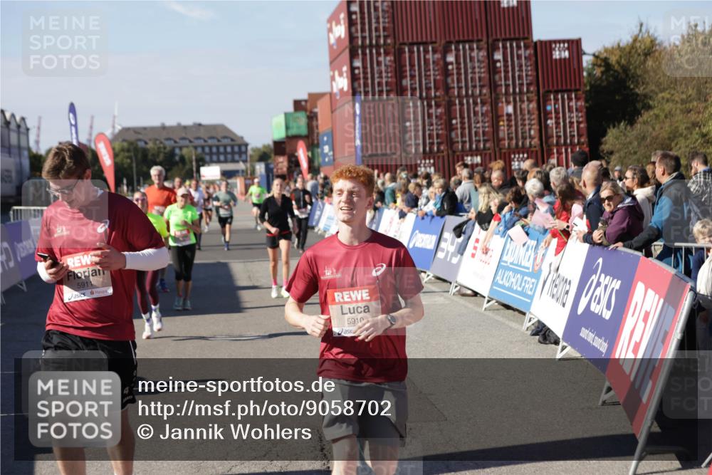 03.10.2025 - Köhlbrandbrückenlauf Jannik Wohlers http://msf.ph/oto/9058702 03.10.2025 13:12:01 Ziel 4100, 4101, 4176, 4468, 4685, 5396, 5426, 5856, 5910, 5911, 5927, 6033, 6048, 6049, 6184, 6763, 6796 meine-sportfotos.de